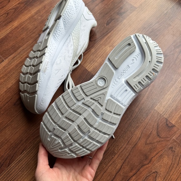 Brooks Ghost 16, 9.5 B Womens - Picture 5 of 7